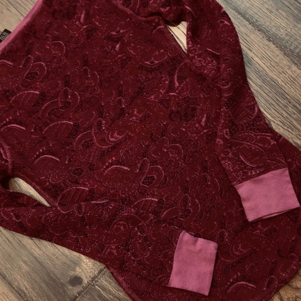 Lucky Brand Top Thermal Long Sleeve Beautiful Paisley Detailed Design Size S/P - Picture 5 of 7